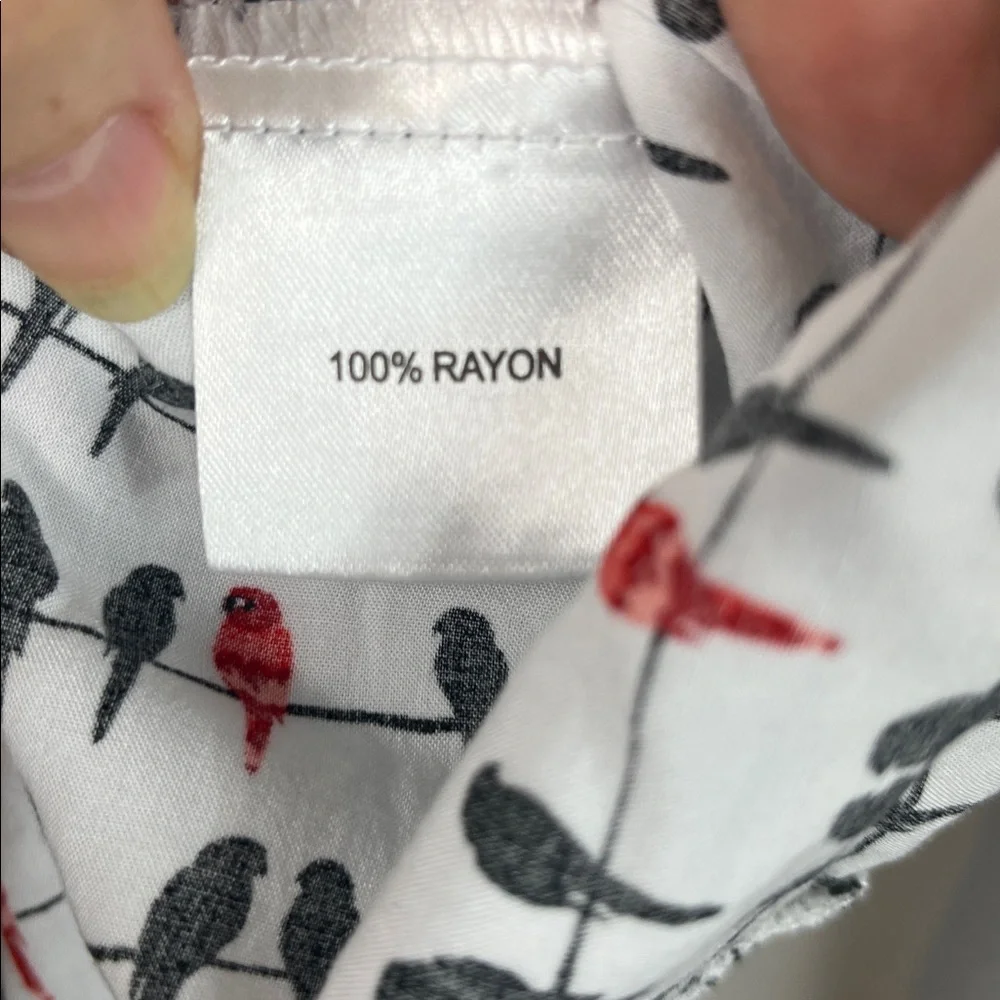 Jane & Delancey 100% rayon white with red and black birds, long sleeved button S - Picture 7 of 8